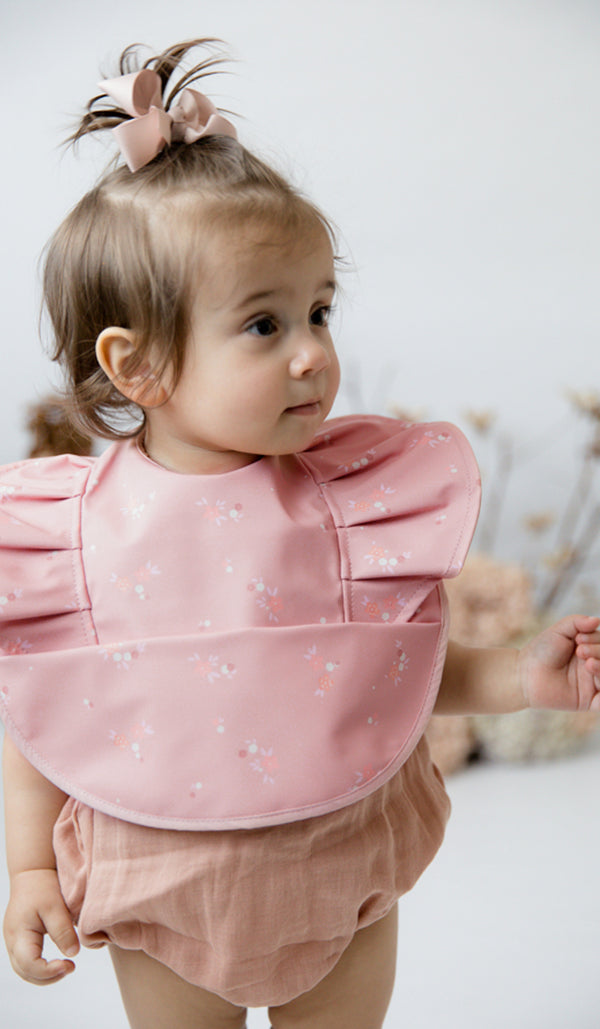 SNUGGLE HUNNY FRILL BIB WATERPROOF